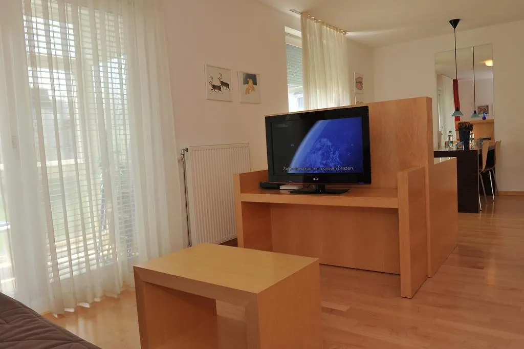 Studio Apartment Bor Tour As Lubiana 0*,